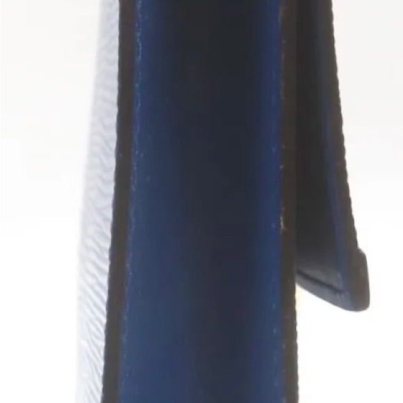 LV Epi Crossbody - Picture 7 of 8